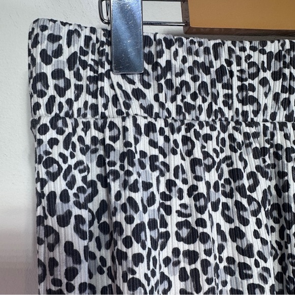 Jackson Rowe | Abstract Dot Print Pull-On Midi Skirt – Gray/Black | Size L - Picture 5 of 9